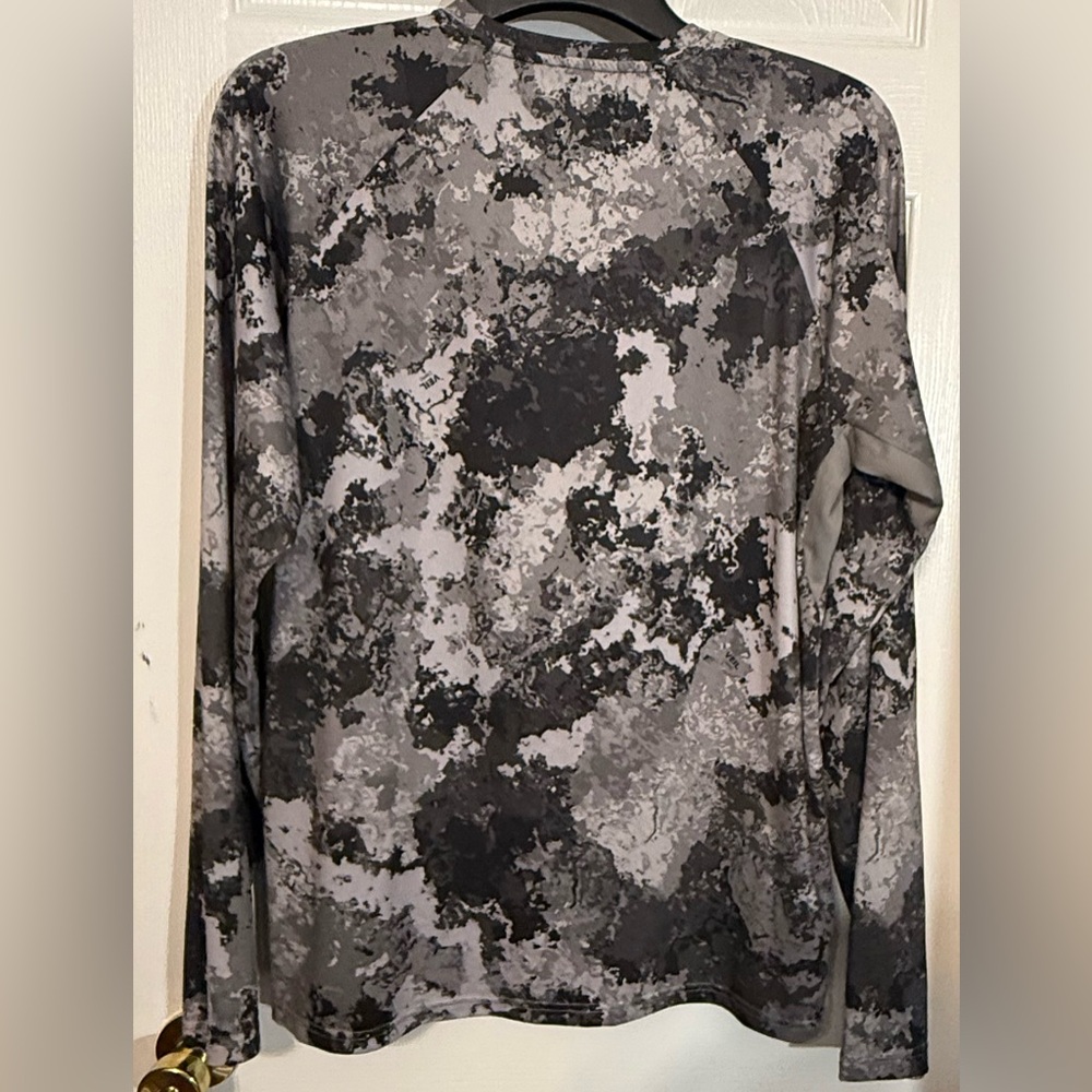 Men's large Camo Gray Long Sleeve Performance Shirt - Picture 3 of 7